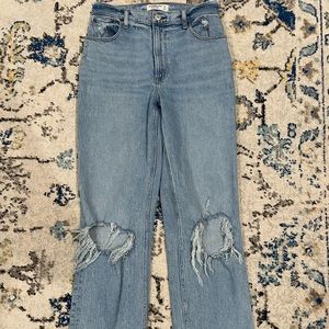 Abercrombie & Fitch “The 90’s Straight Ultra High Rise”